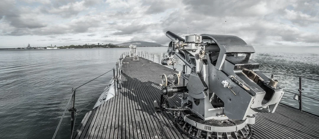 Battleships of WWII at Pearl Harbor tour from Waikiki visiting the Arizona Memorial and Battleship Missouri