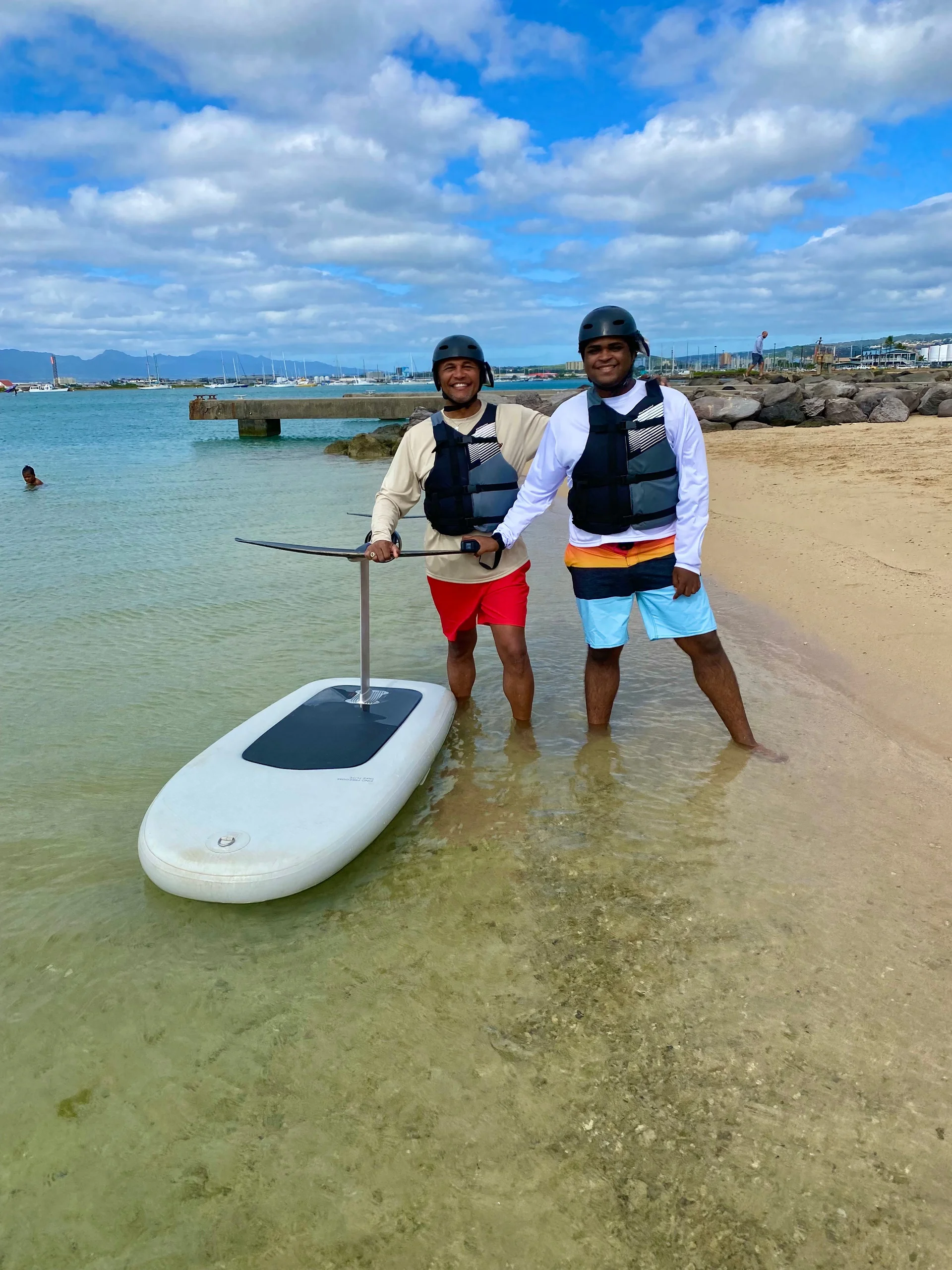Group eFoil hydrofoil experience on the south shore of Oahu, Hawaii