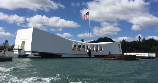 Pearl Harbor and Oahu Royal Cultural Private Tour: USS Arizona Memorial, ʻIolani Palace and Kawaiahaʻo