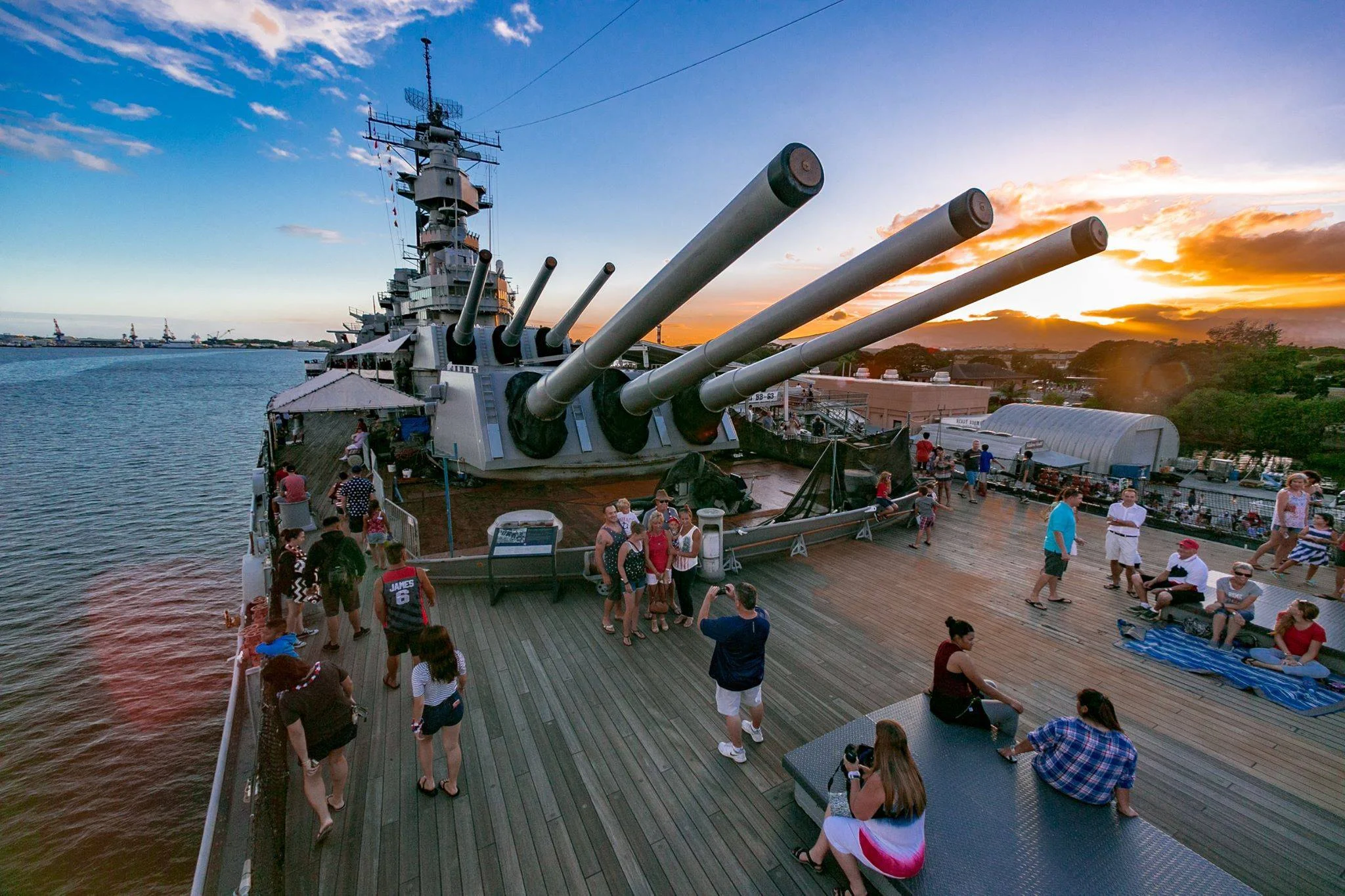 Waikiki to Pearl Harbor Private Transfer: One-Way, Up to 14 Passengers
