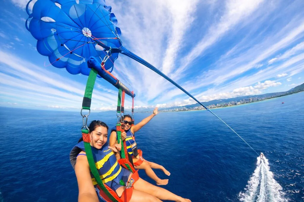 Parasailing in Waikiki: Line Lengths, Prices and Who Can Fly